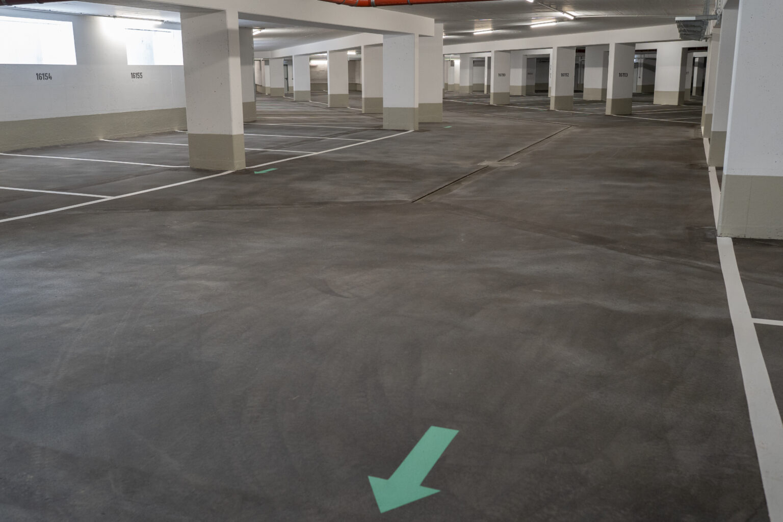 Gussasphalt in einer Tiefgarage mit Rampe